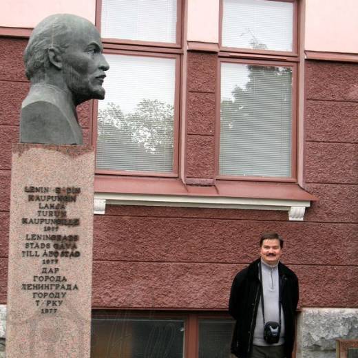 У памятника В.И. Ленину в Турку