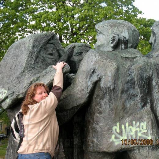 Памятник дружбы в парке Пуолала в Турку