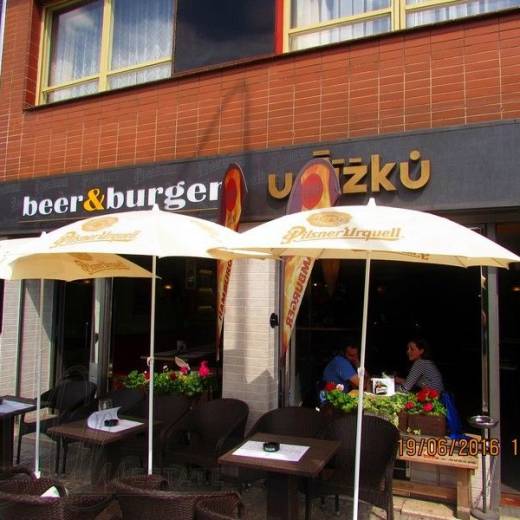 Ресторация «Beer & Burger U Čížků» на Карловой площади.