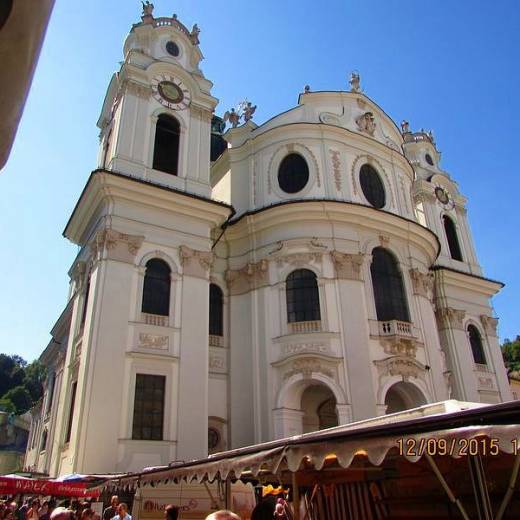 Площадь Университета (Universitätplatz) и Kollegienkirche.