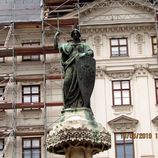 Фонтан Австрии на площади Фрайунг