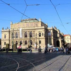 2019-09-21 -2: Прага улица Кржижовницка и около Рудольфиниума.