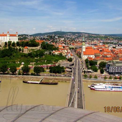 2019.06.18-1 Мост SNP и начало прогулки по Братиславе, Словакия