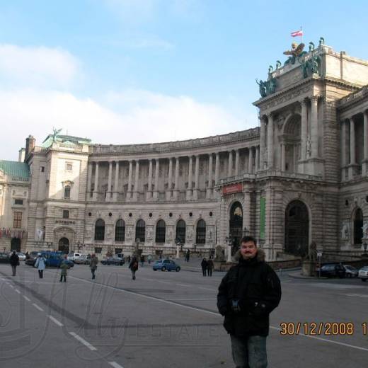 Вена (Австрия) – 2008.12.30-2 – ворота Бургтор и площадь Хельденплатц