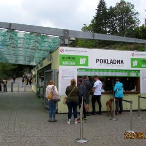 2019-09-24-1: Пражский зоопарк – от главного входа к павильону «Африка вблизи»