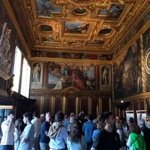 Венеция 2025.04.29-3 – Дворец Дожей поднимемся на верхний уровень