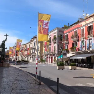 Италия 2025.09.11 – Барлетта по улице Виктора Эммануила II