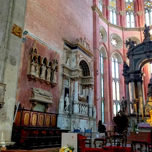 Венеция 2025.04.29-12 – Базилика Санти-Джованни-э-Паоло от левого трансепта до пресвитерия